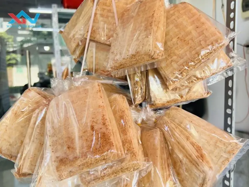 cách làm bánh tráng trộn trứng muối