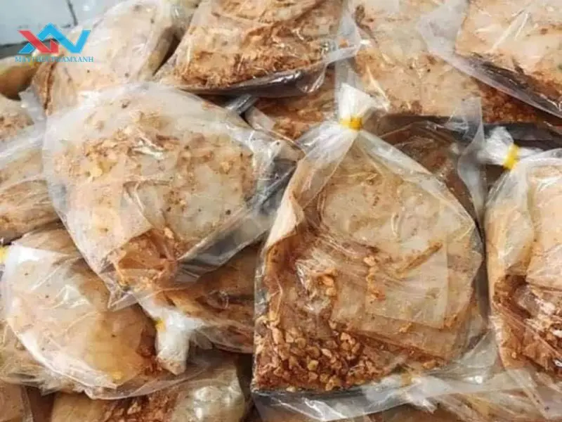 cách làm bánh tráng trộn trứng muối